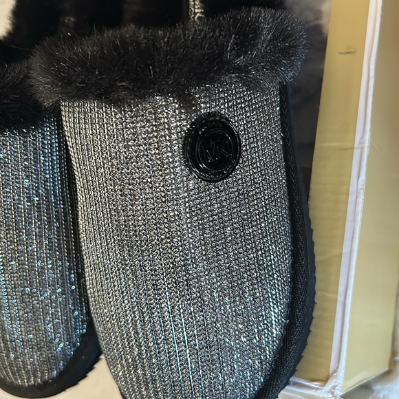 Michael Kors Janis Slippers in silver and black NIB - Picture 3 of 10